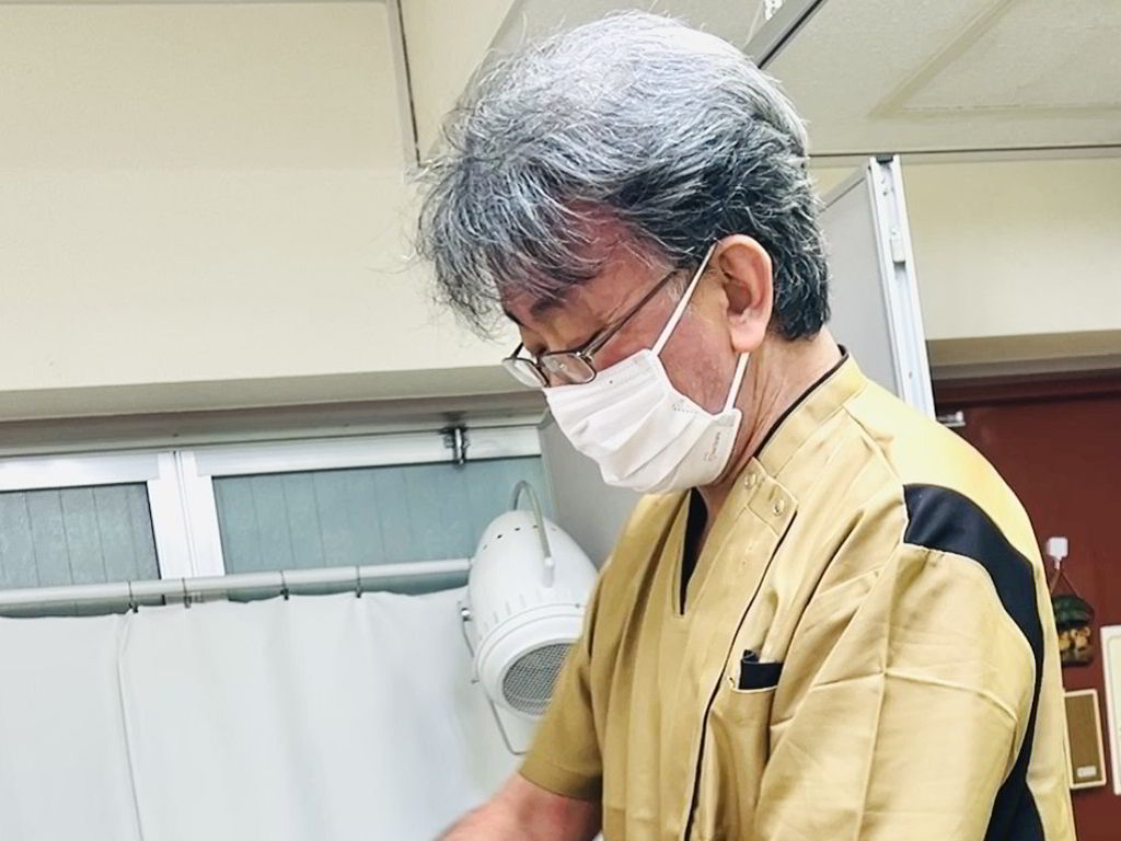 院長施術中