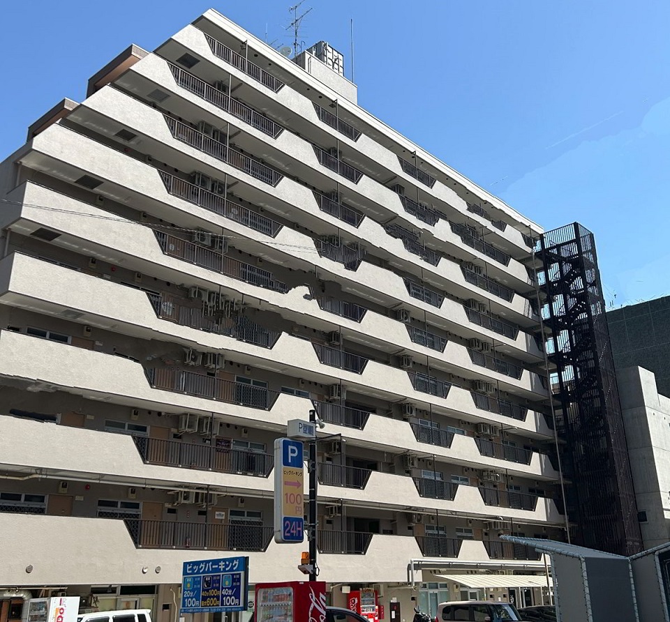 治療院テナントビル外観
